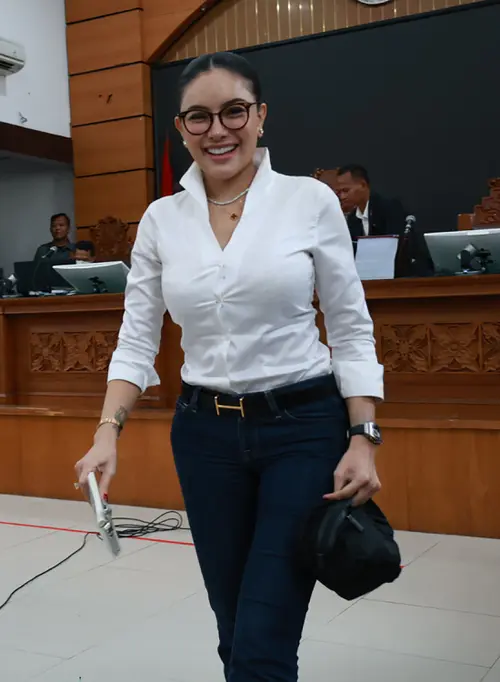 Nikita Mirzani Jalani Sidang Perdana Kasus Pemerasan dan Pengancaman